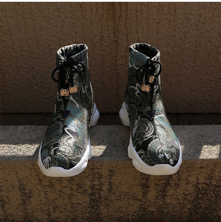 Embroidered Retro Japanese Shoes - 39 EU