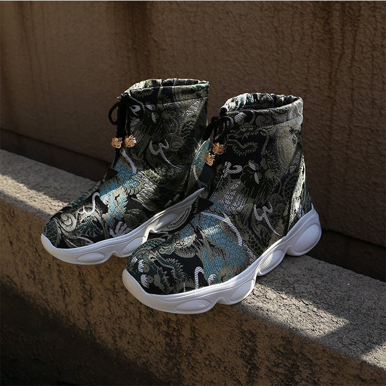Embroidered Retro Japanese Shoes - 39 EU
