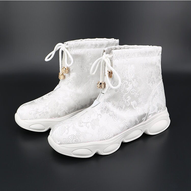 Embroidered Retro Japanese Shoes - 40 EU