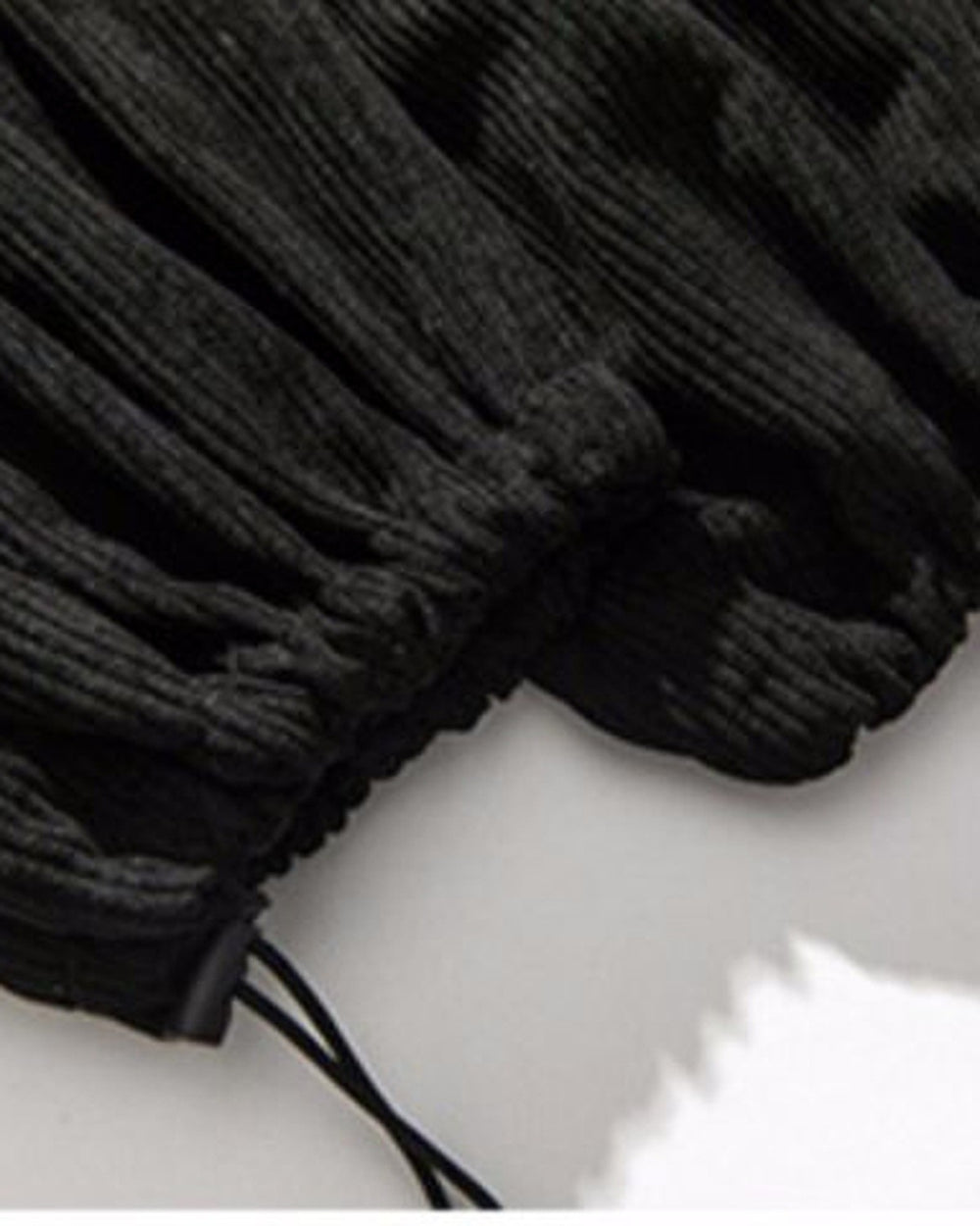 Close-up of the gathered drawcord ankle cuff