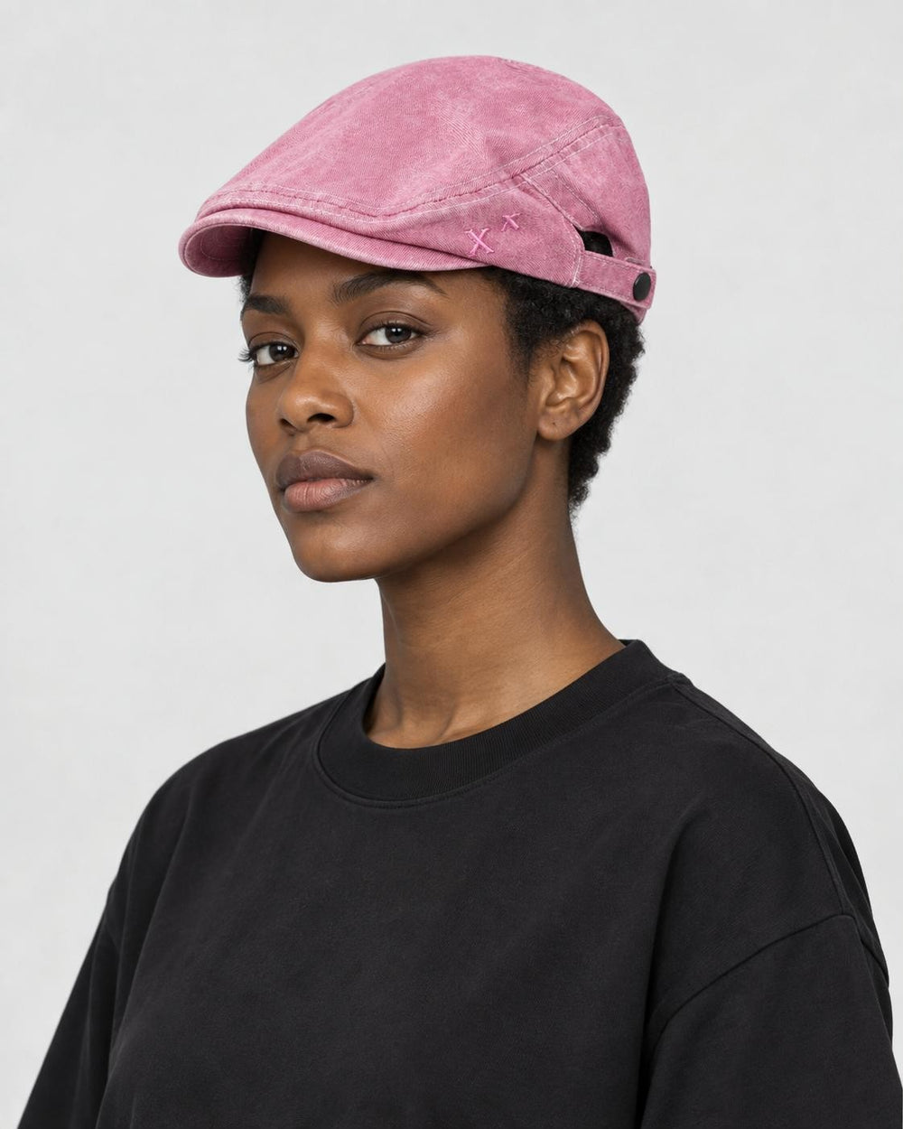 Woman wearing the pink washed flat cap, three-quarter view